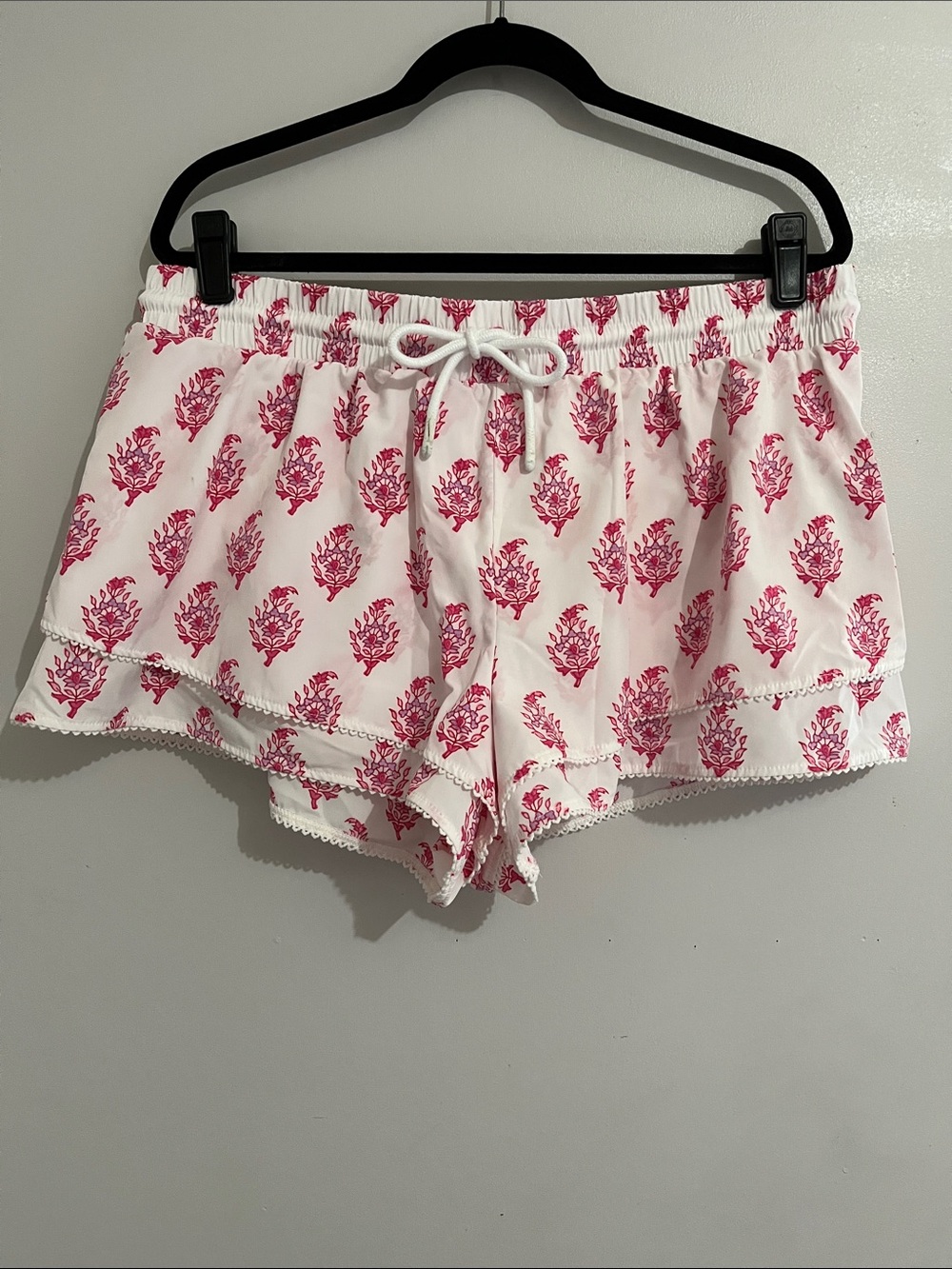 Roller rabbit for target large shorts women’s white pink pull on lined